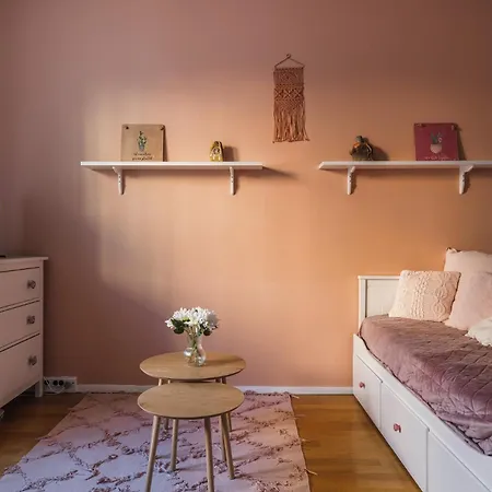 Appartement Authentic & Personal Flat In Trendy Toeoeloe