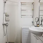 Authentic & Personal Flat In Trendy Toeoeloe