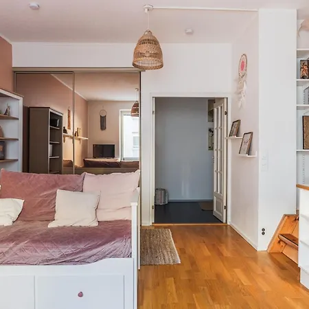 Authentic & Personal Flat In Trendy Toeoeloe