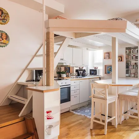 Authentic & Personal Flat In Trendy Toeoeloe *