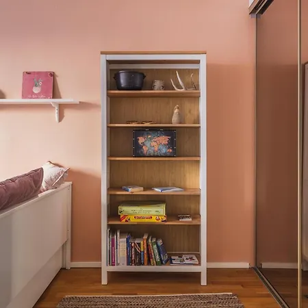 Huoneisto Authentic & Personal Flat In Trendy Toeoeloe