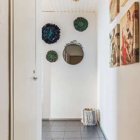 Authentic & Personal Flat In Trendy Toeoeloe Huoneisto Helsinki