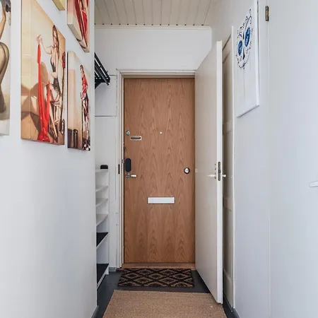 Authentic & Personal Flat In Trendy Toeoeloe Huoneisto Helsinki