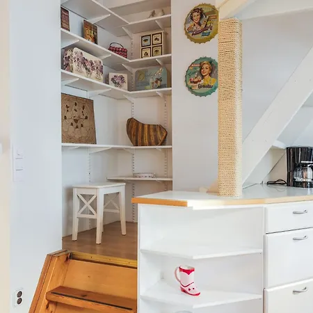 Authentic & Personal Flat In Trendy Toeoeloe Helsinki