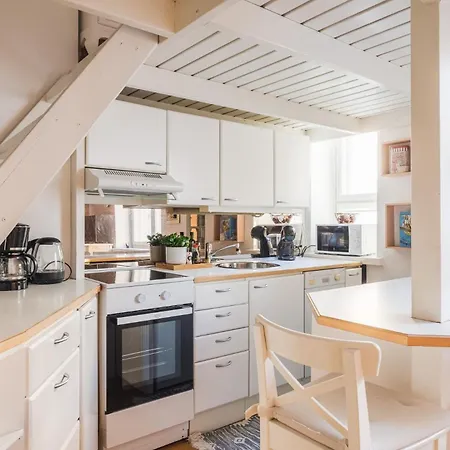 Huoneisto Authentic & Personal Flat In Trendy Toeoeloe *