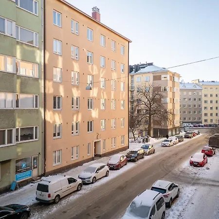 Authentic & Personal Flat In Trendy Toeoeloe Helsinki