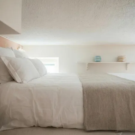 Authentic & Personal Flat In Trendy Toeoeloe
