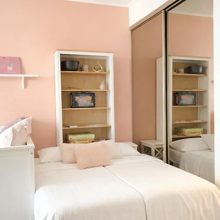 Authentic & Personal Flat In Trendy Toeoeloe Huoneisto