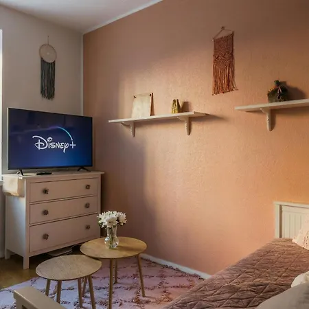 Huoneisto Authentic & Personal Flat In Trendy Toeoeloe *