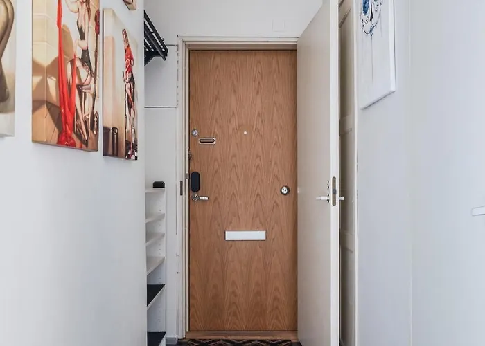 Cozy In Toeoeloe, Apartamento Helsínquia